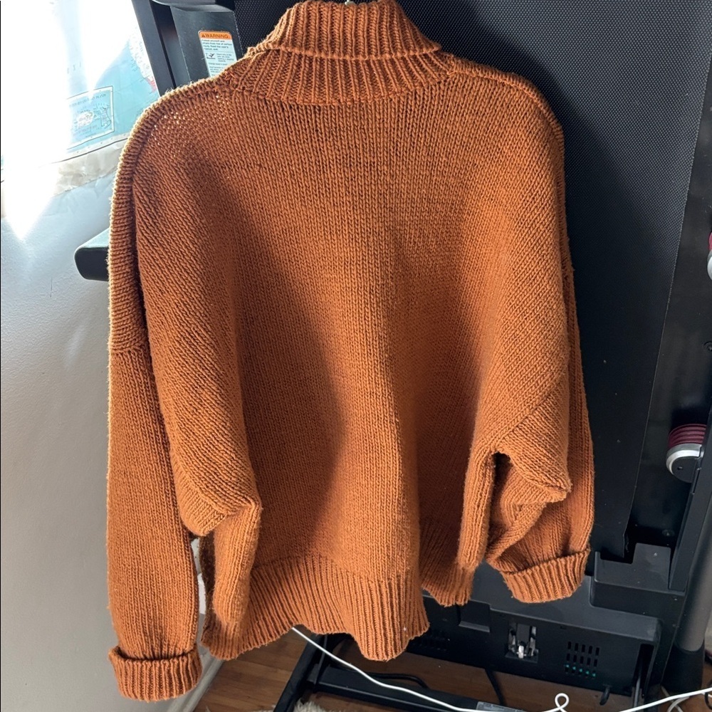 Babaa Turtleneck Sweater - Picture 6 of 17
